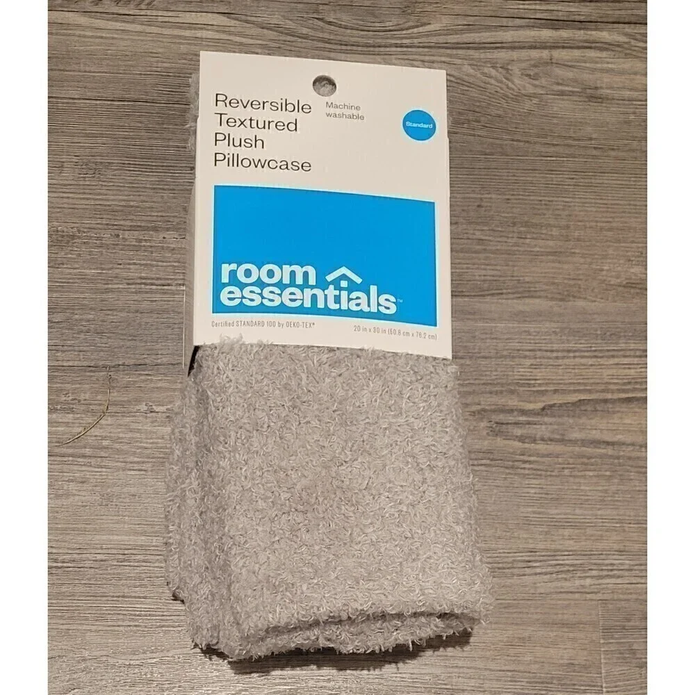 Reversible textured plush pillowcase - Room Essentials